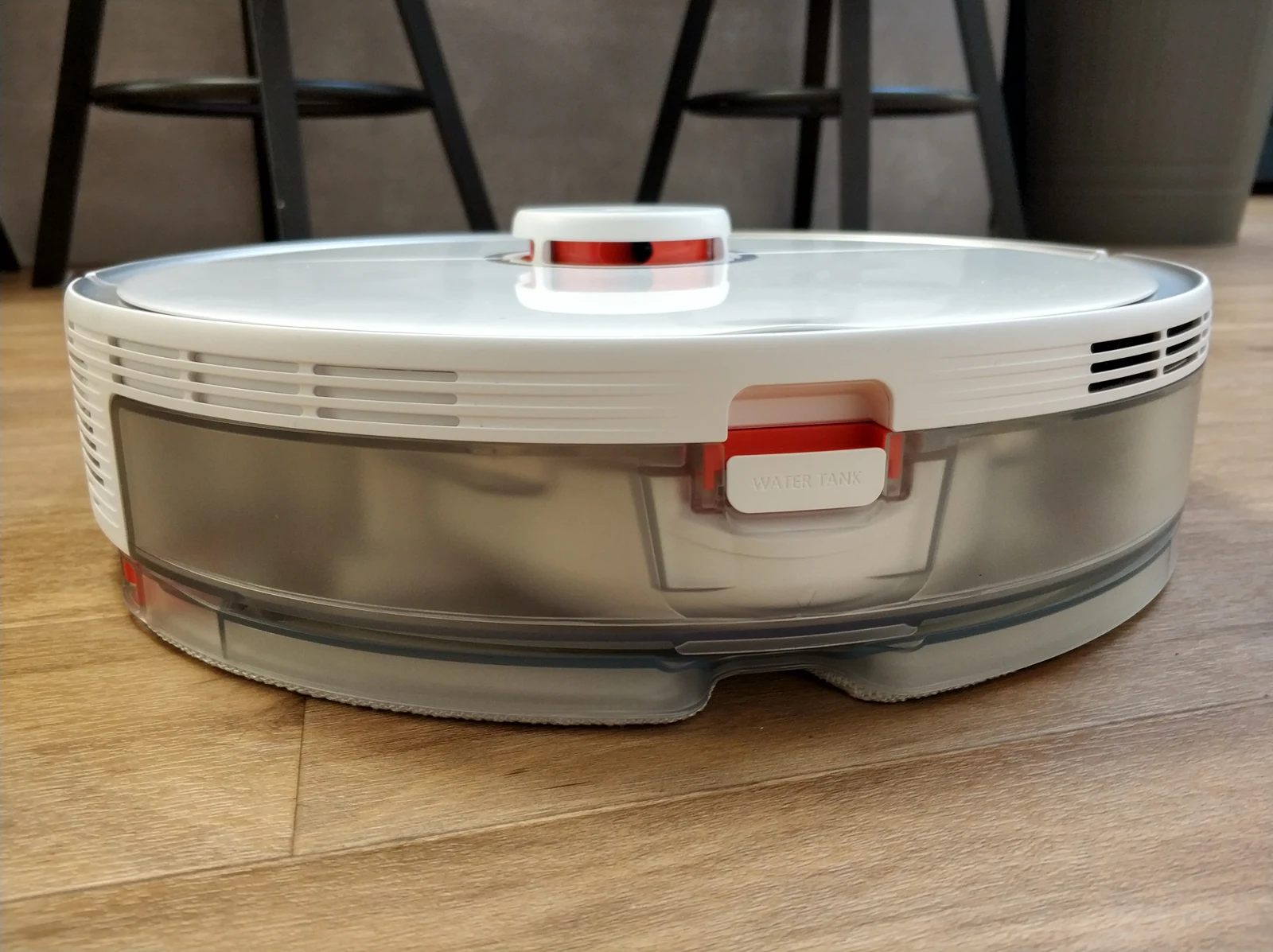 Бак для воды и салфетка на роботе-пылесосе Roborock S5 Max